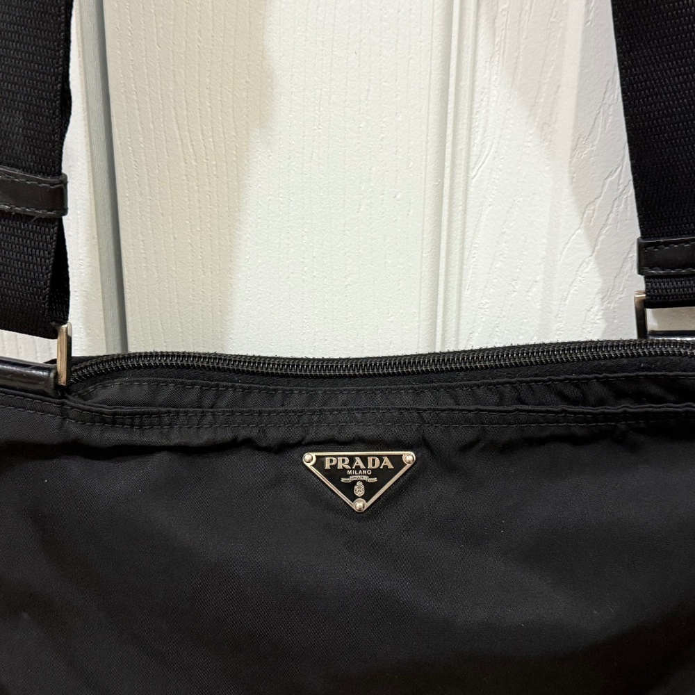 Authentic Prada Nylon Crossbody bag, Black with adjustable shoulder strap - Picture 3 of 14